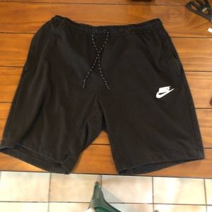 nike mens shorts with zipper pockets 